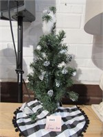 Artificial Christmas Tree with Tree Skirt