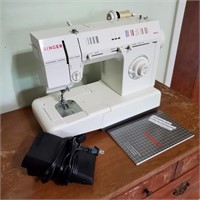 Singer 5830C Sewing Machine in Carry Case
