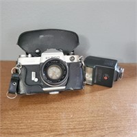 Wards SLR 600 Camera w/Pentax Flash