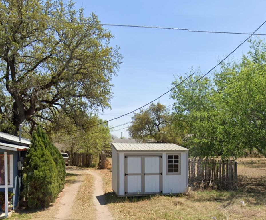 Small Commercial Property in Devine Tx