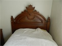 VICTORIAN WALNUT SINGLE BED W/ MATTRESS & SPREAD