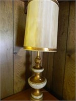 VINTAGE POTTERY TABLE LAMP