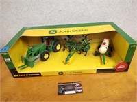 John Deere 8530 Tractor w/implements Set by ERTL