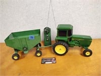 John Deere RC Tractor & Cart - untested