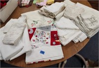 Vintage Linen Tableclothes & Napkins, etc.