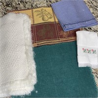 Lot of 16 Placemats