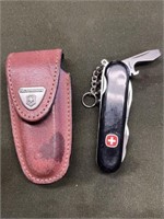 VICTORINOX SWISS POCKET KNIFE WITH LEATHER CASE