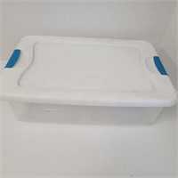 Empty tote with lid