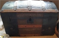Curved top Trunk in Excellent Condition