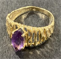 (CX) 10k Gold Ring w Purple Stone Size 5. Total