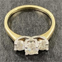 (CX) Diamond Ring w 14K Gold Band Size 8. 3.56