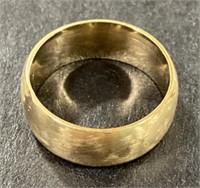 (CX) 18k Gold Ring Size 7.5. 7.75 Grams
