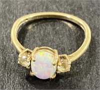 (CX) 10k Gold Ring w Opal Style Stone Size 6.5.