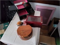 Lot of trinket and jewelry boxes