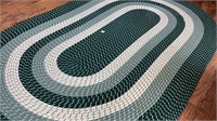 Green braided rug, like new, 100x63"