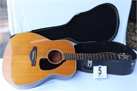 Yamaha (6) String Flat Top Guitar with 2nd Hand
