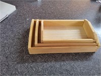 3 small stacking trays