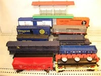 O Lionel 027 Freight Cars and Station