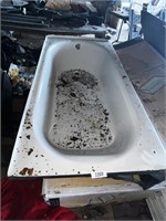 Bathroom tub - enamel cracking
