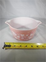 Vintage gooseberry pink Pyrex mixing bowl