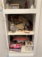 CONTENTS OF CABINET / MIXED DECOR