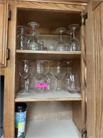 LOT OF MIXED GLASSWARE