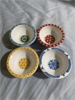 Lot of 4 Small Plastic Bowls