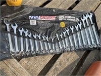 22 pc standard and metric wrench set (nice)