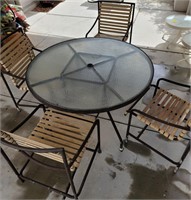 B - PATIO TABLE W/ 4 CHAIRS (Y1)