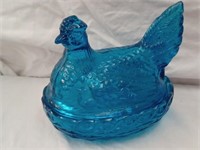 LE Smith Glass Hen on Nest w/ Chicks 6" long