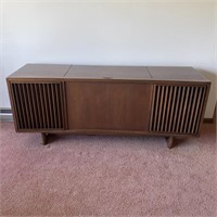 MCM Console Stereo