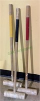 Lot of three vintage croquet mallets(833)
