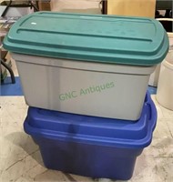 Lot of two storage totes with lids(1222)