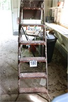Vintage Metal Step Ladder(Barn)