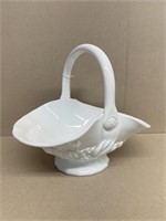 Milk glass fruit bowl with handle