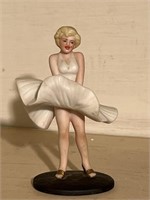 Marilyn Monroe figure