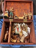 Wooden box with 18pcs figure set