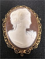 LADIES CAMEO BROOCH MARKED 750 -