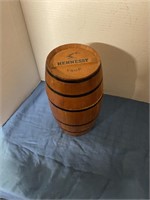 Hennessy barrel bottle holder