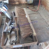 FLAT- GEAR PULLER, MISC TOOLS & HAMMERS