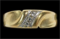 10K Yellow gold band design ring with diamond