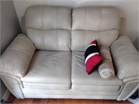 LEATHER LOVE SEAT w/ 2 PILLOWS