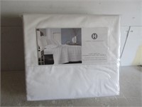 NEW 3 PIECE KING SHEET SET- HOME COLLECTION
