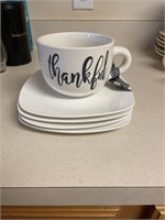 Thankful bowl with plates