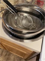 Mixing bowls, sifters and strainers
