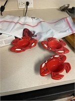 Lobster trays and bibs