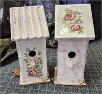 Pair of white birdhouses approx 12 inches tall