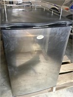Frosty Keg Refrigerator new condition with tap