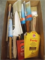 TRAY OF PAINT BRUSHES