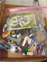 ASSORTED BUILDING BLOCKS AND LEGO PARTS